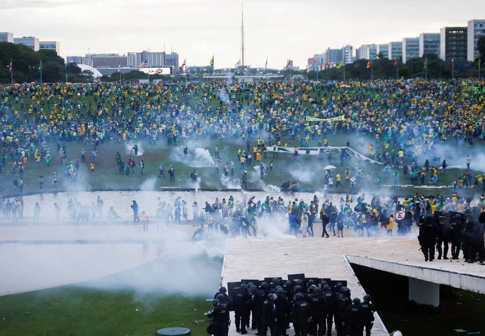 巴西国会骚乱约400人被捕